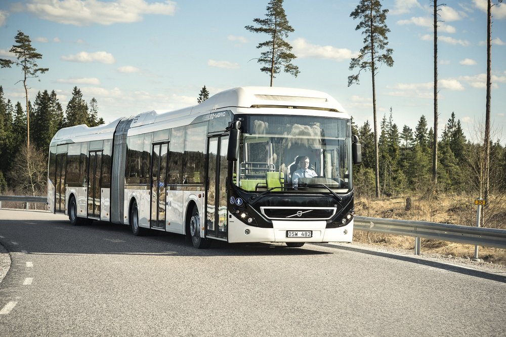 Volvo 7900 Articulated Hybrid na ilustrační fotografii výrobce. (foto: Volvo Buses)