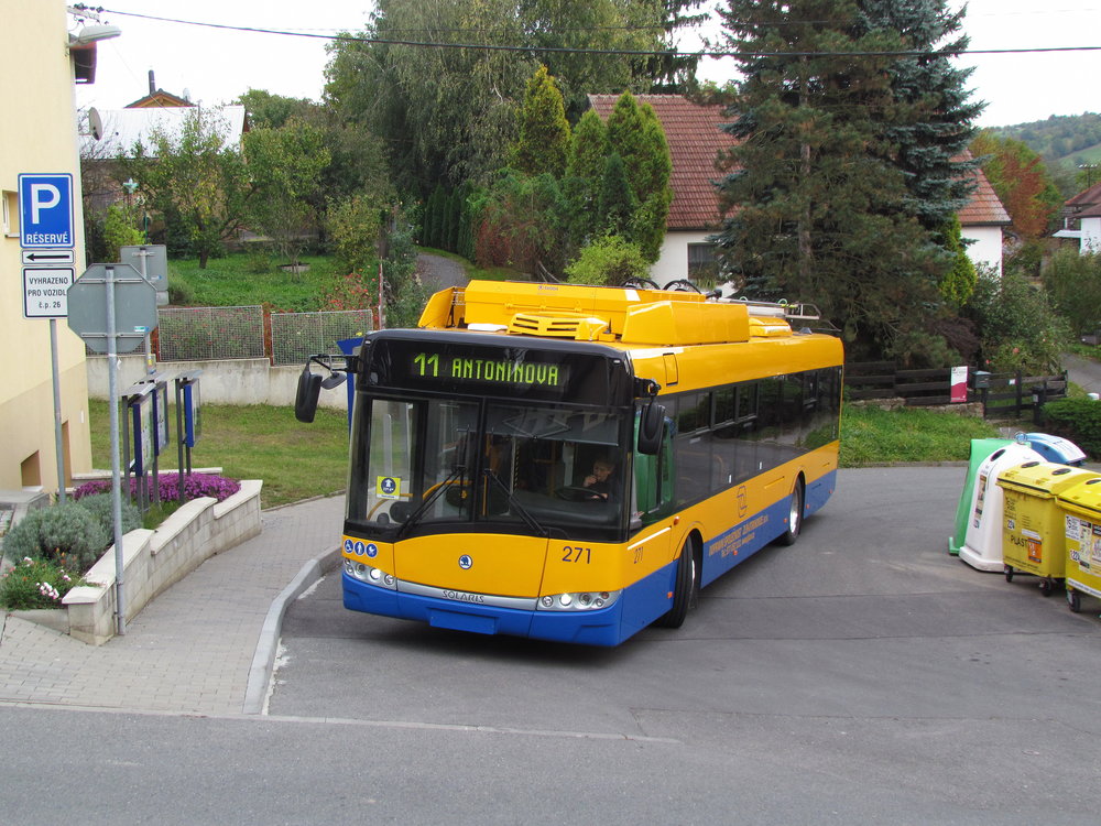 Zlín byl prvním českým městem, které na parciální trolejbusy vsadilo. Do provozu zařadil dopravce první dva vozy v roce 2016. (foto: Dušan Kunovský)
