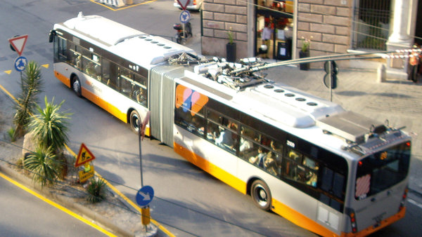 Trolejbusy v Janově momentálně nejezdí, město přesto plánuje jejich masivní rozšíření. Paradoxně by měly jezdit do zhruba týchž směrů, do kterých již jezdily před více 40 lety. (foto: Van Hool)