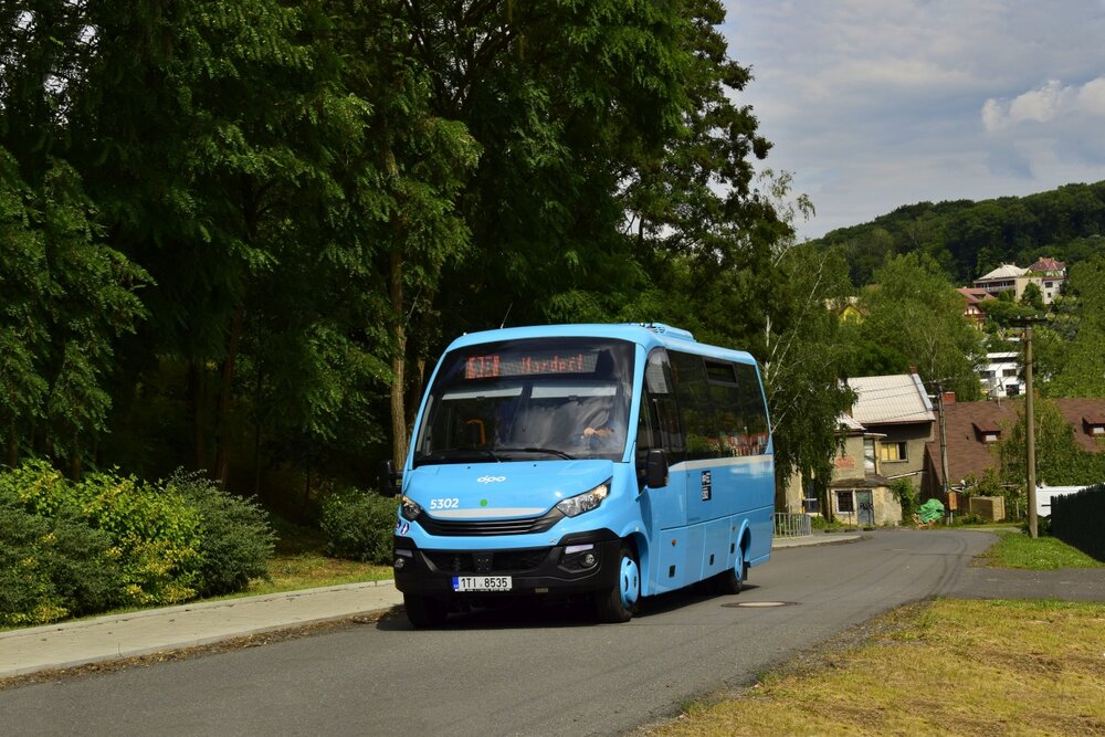 Tento vůz už v Ostravě nevyfotíme. Společně s vozem ev. č. 5301 shořel při požáru v garážích na Hranečníku v červnu loňského roku. (foto: Jan Bernat)