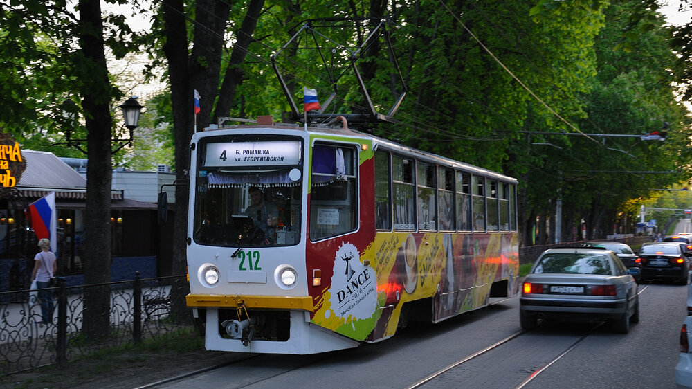 Poslední ruské úzkorozchodné tramvaje 71-615 vyrobil závod UKVZ pro Pjatigorsk v roce 1998. Jde o modifikaci známějšího 71-608. (zdroj: Wikipedia.ru)