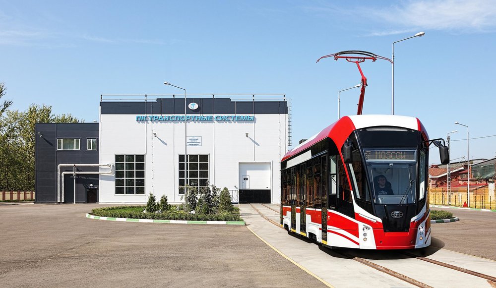 Nová tramvaj “Lvíček”. Tramvaj je v interiéru značně moderní. (foto: Transportnyje Sistěmy)