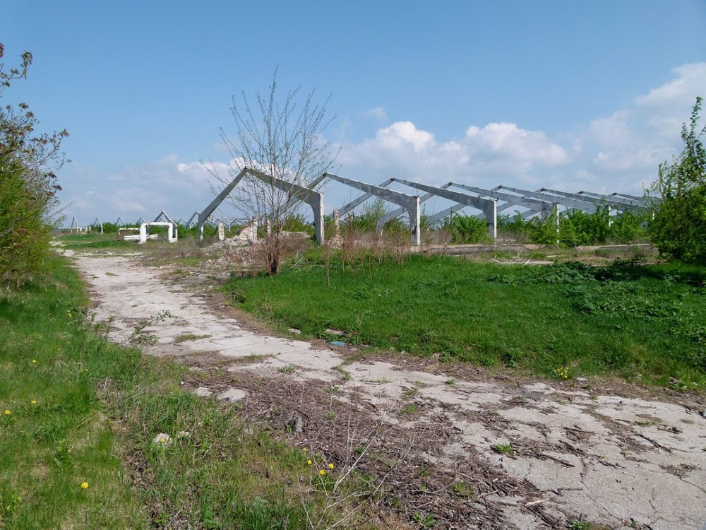 Kdysi prosperující komplex pro chov dobytka a produkci mléka skončil takto.