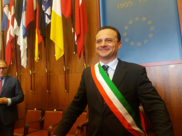 Starosta Messiny Cateno De Luca. Na pohled celkem normální člověk. (zdroj: www.strettoweb.com)