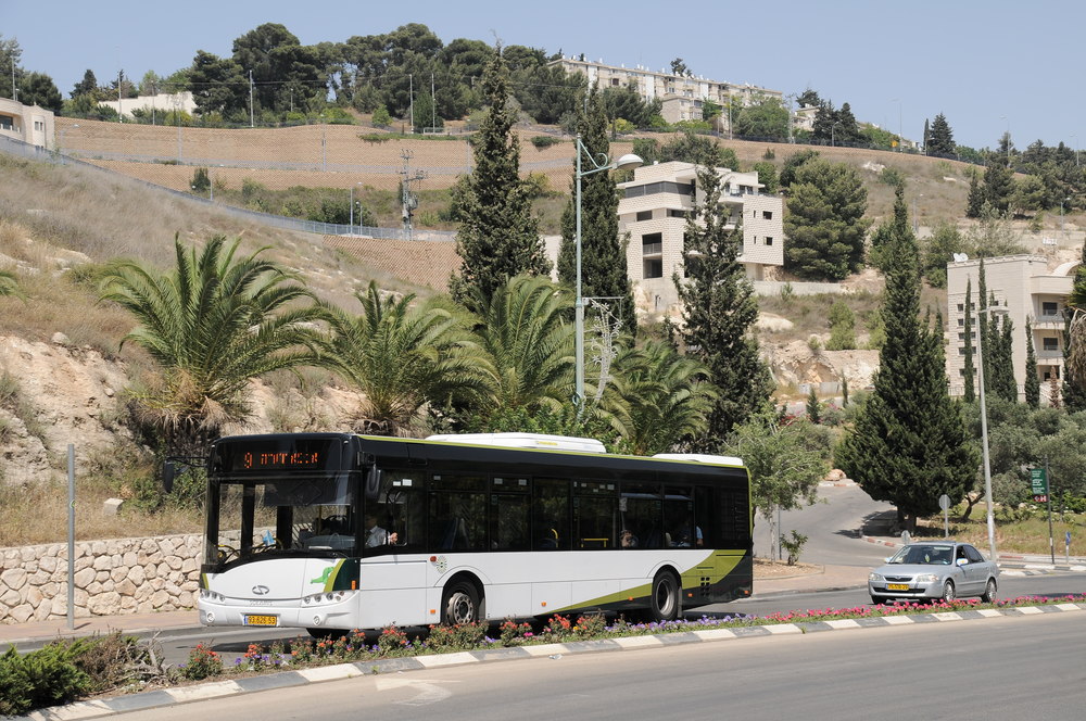 Kromě linkových vozů jsou oblíbené také městské vozy Urbino 12. Mezi březnem a květnem 2016 jich na izraelské silnice přibude 100. (foto: Jan Kosowski)