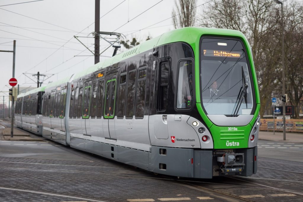 Prvního nasazení do provozu s cestujícími se vozy řady TW 3000 dočkaly v roce 2015. (zdroj: Wikipedia.de)