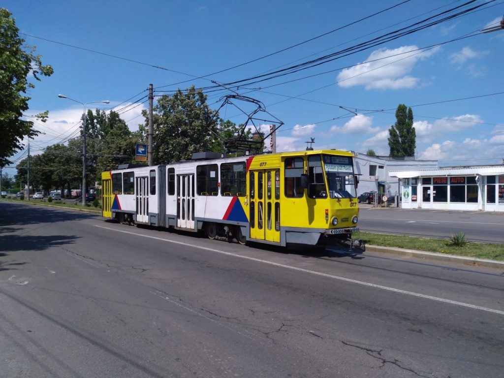 Tramvaj na ulici Găgeni v severozápadním sektoru města. (foto: Vít Hinčica)