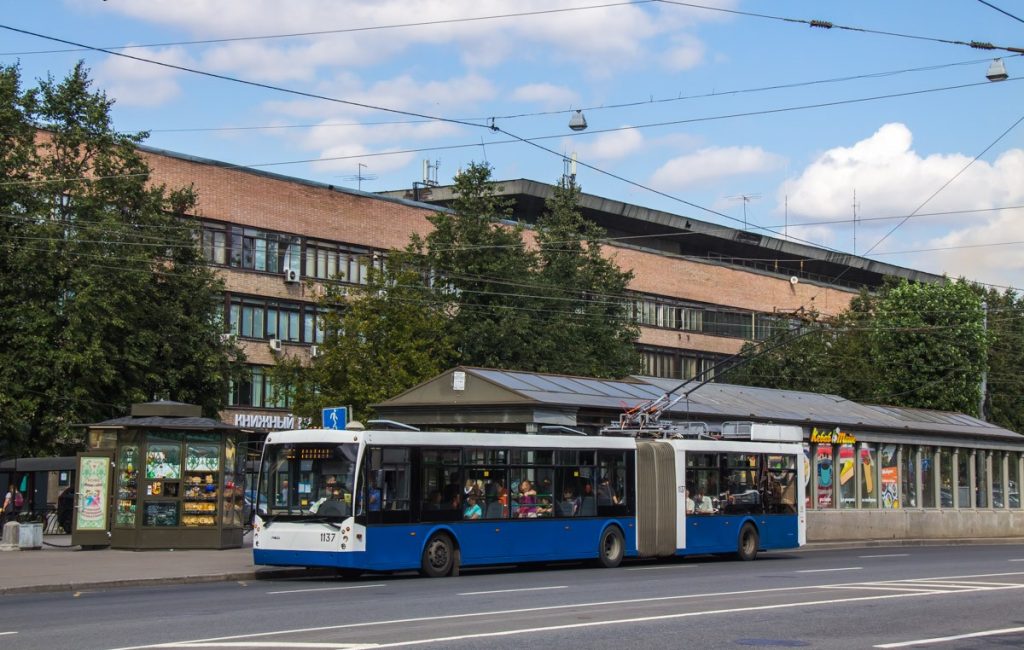 Petrohradský trolejbus Trolza 6206.01 Megapolis na snímku z léta 2018. (autor: Maksim V. Fandjušin)