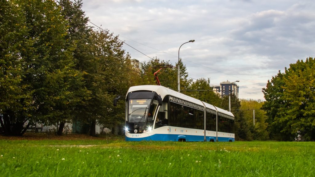 Moskva má již 375 tramvají Vitjaz‘-M. Snímek s vozem ev. č. 31187 pochází ze září 2020. (foto: Maksim V. Fandjušin)