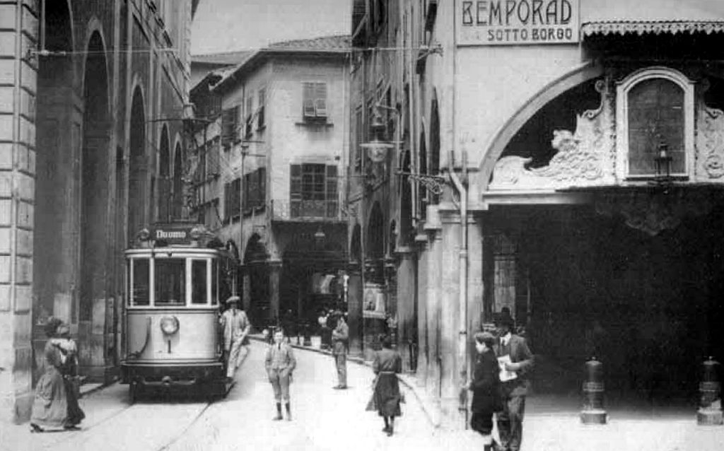 Tramvaje v italské Pise jezdily do roku 1952, meziměstská trať do Pontedera, označovaná někdy též jako tramvaj, vydržela do roku 1953. Zde šlo ale spíše o místní dráhu. (zdroj: Wikipedia.org)