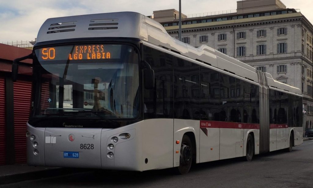 Odpočívající trolejbus na konečné Roma Termini na počátku roku 2020. (foto: Kaga tau/Wikipedia.org)