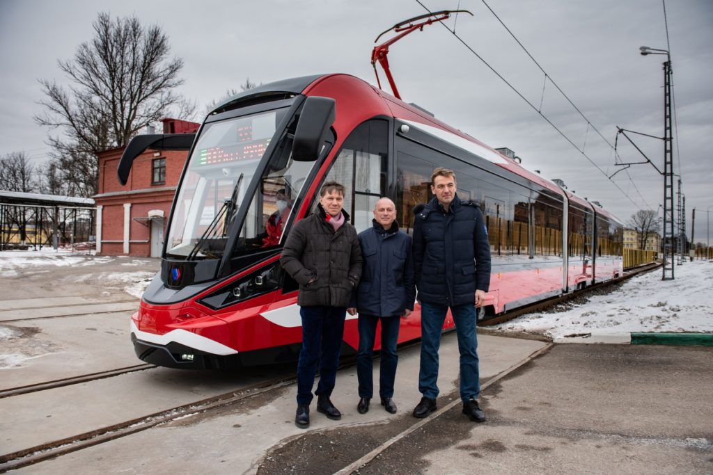 Nová tramvaj realizuje své první kroky, jak ukazuje tento snímek z března 2021. (foto: PK TS)