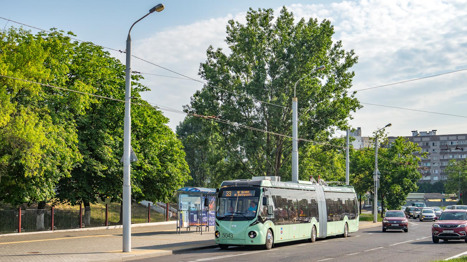 Kloubový parciální trolejbus na lince č. 33 na snímku z 24. 6. 2021. (foto: Artemiys_Gro)