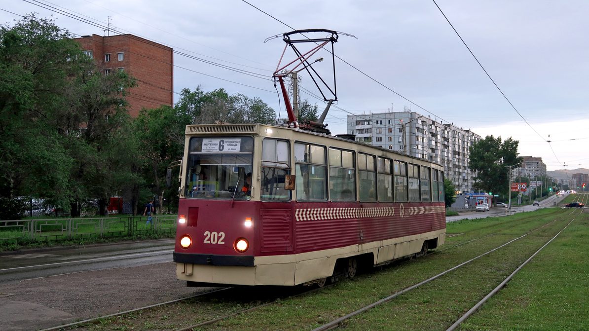 Tramvaj na lince č. 6 v roce 2020. (foto: Andrej Nikolajevič Gocev)