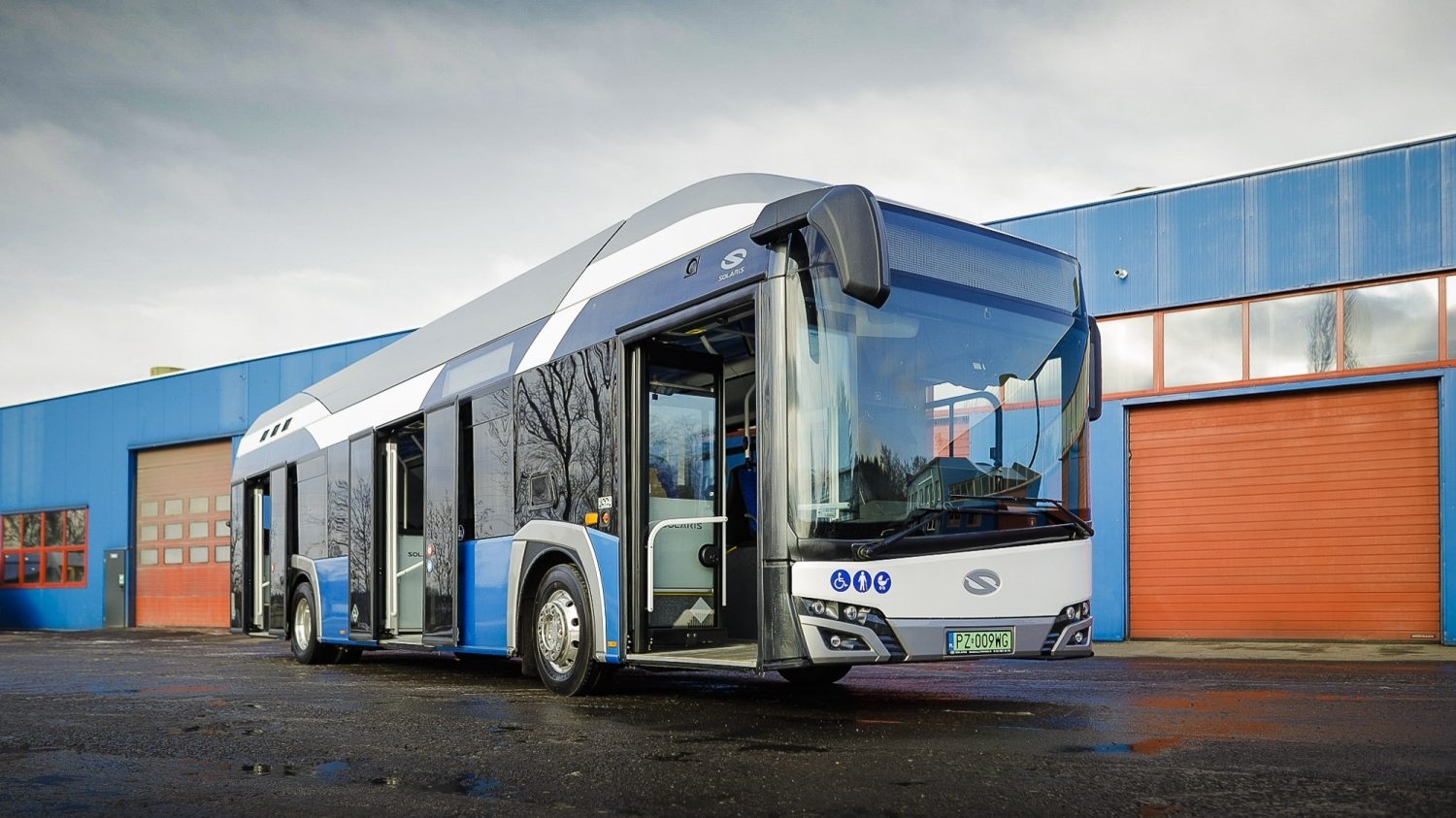 Solaris dosud podepsal smlouvy na dodávku více než 80 vodíkových autobusů. Konkurenci má na trhu naprosto zanedbatelnou. (foto: Solaris Bus & Coach)