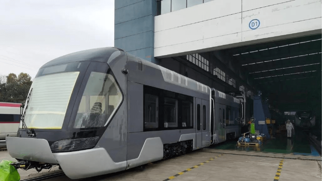 Nová tramvaj zkonstruovaná speciálně pro nasazení v oblasti konání zimních olympijských her v Číně. (zdroj: chinadaily.com.cn)