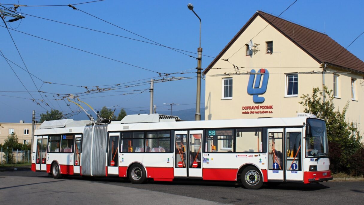 V Ústí nad Labem vyjel po opravě trolejbus Škoda 22 Tr