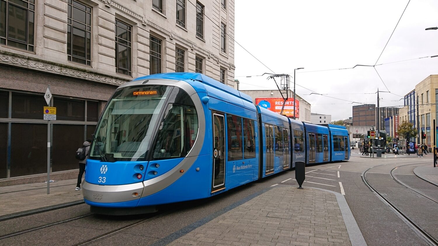 V Birminghamu se v současné době nachází 30 tramvají CAF Urbos 3, v provozu jich je však jen 21, protože devět nejnovějších vozů cestující dosud nesvezlo. (foto: Elliott Brown)