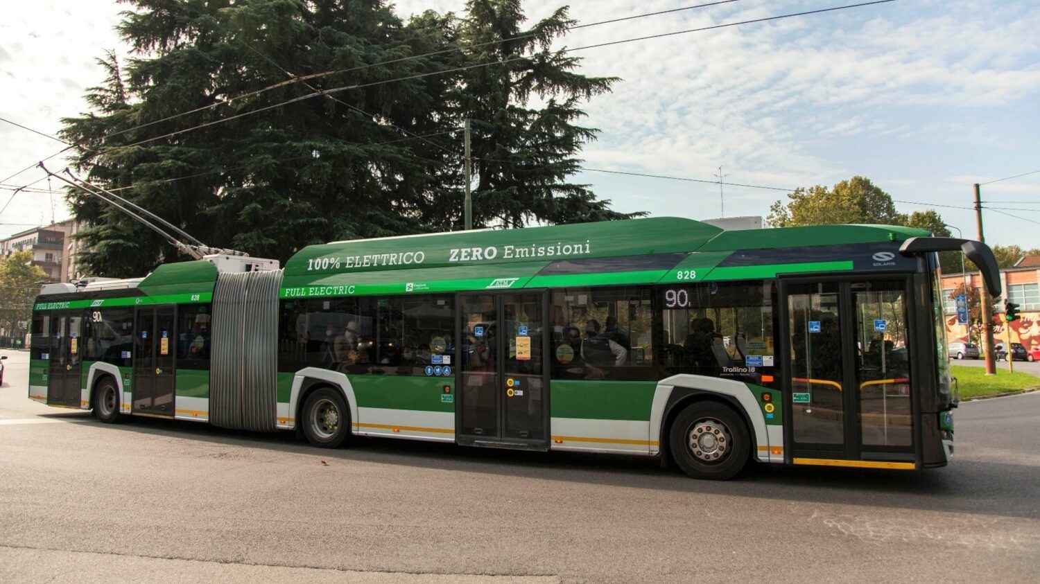Trolejbus Solaris Trollino 18 v italském Miláně. (foto: Kiepe Electric)