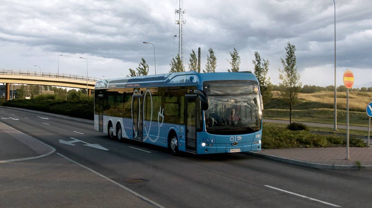 15m elektrobus z produkce BYD ve službách dopravce Nobina ve Finsku. (foto: BYD)
