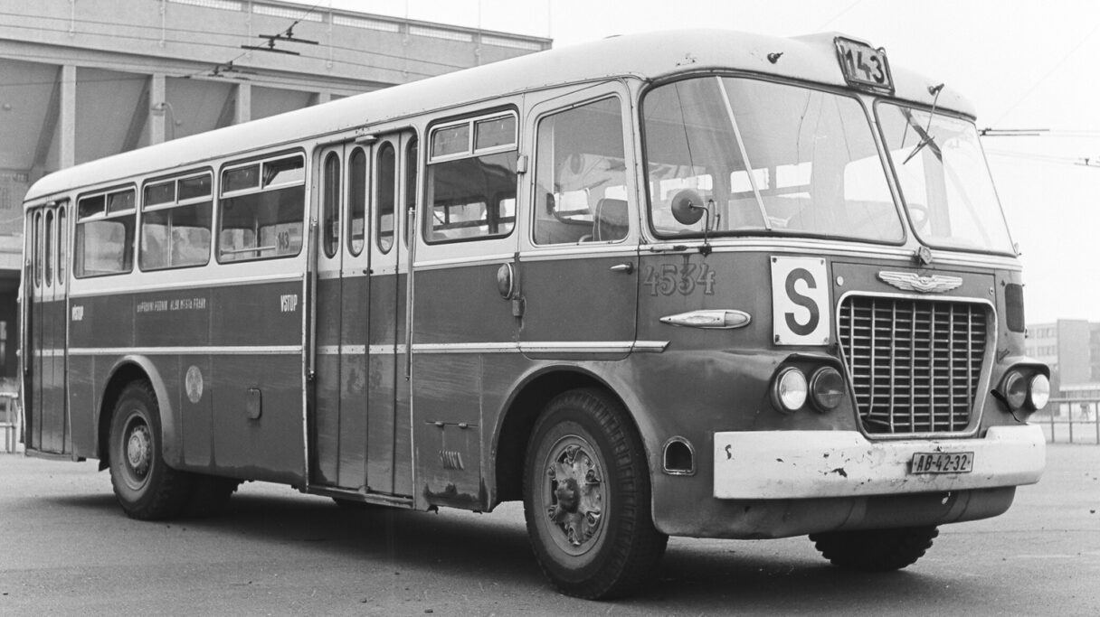 Praha získala pro muzeum autobus Ikarus 620