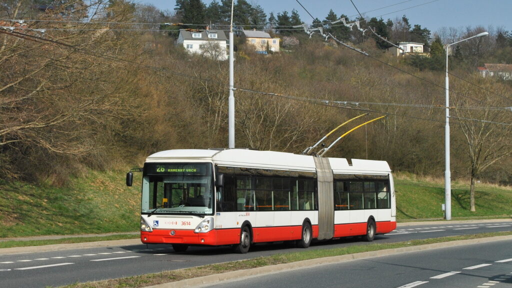 Poslední trolejbusy 25 Tr byly zařazeny do provozu v srpnu 2009, k vyřazení všech dochází na přelomu let 2021 a 2022. V provozu se tak nejmladší vozy udržely jen necelých 12,5 let. (foto: Lukáš Tuček)