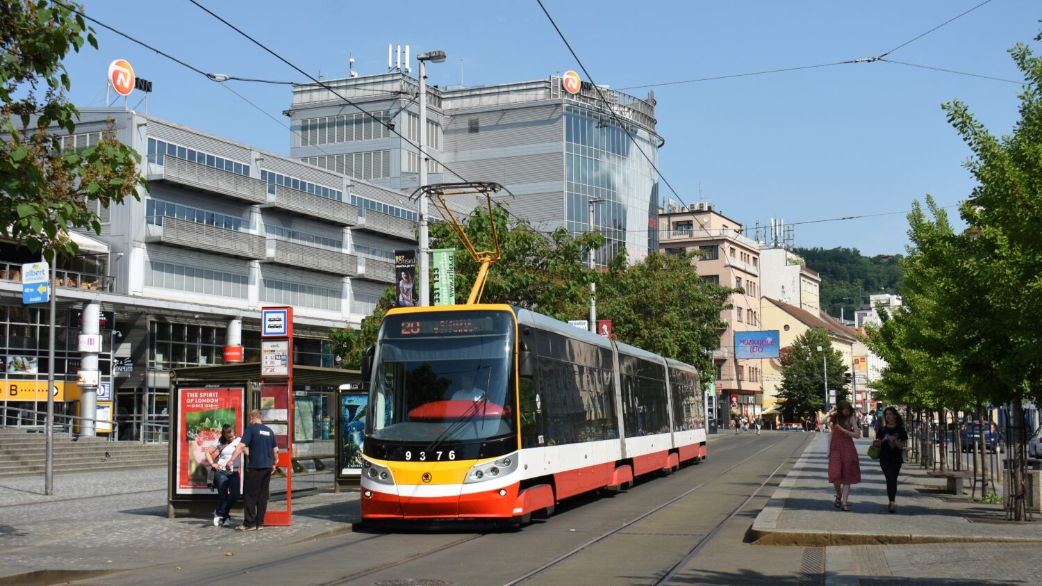 Poslední nové tramvaje 15T zařadila Praha do provozu v roce 2019. Celkem Praha pořídila 250 těchto tramvají, nyní se počítá s tendrem na dodání až 200 dalších vozidel. (foto: Libor Hinčica)