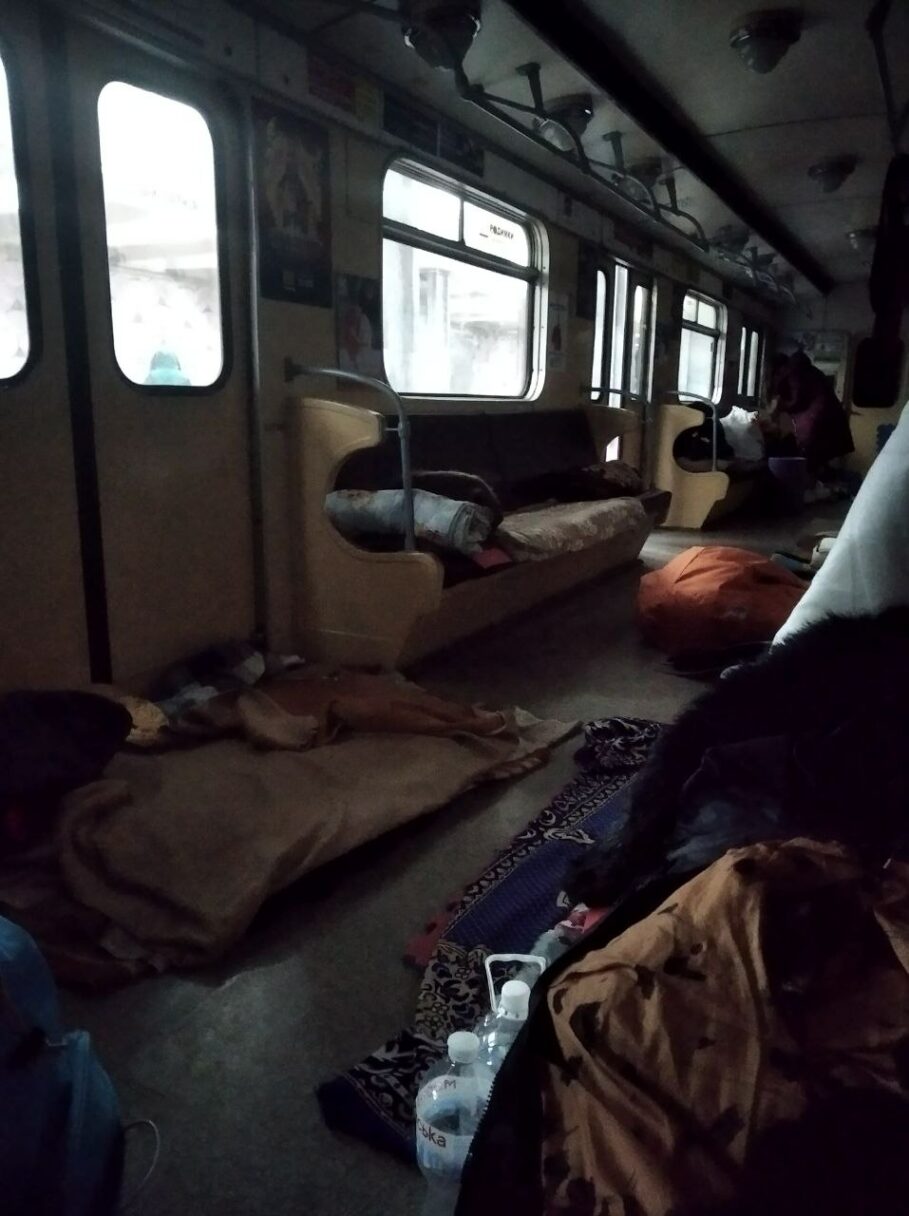 Někteří obyvatelé Charkova bydlí už téměř měsíc v metru