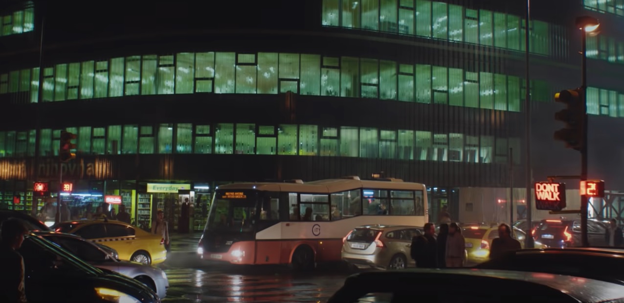 Autobus SOR BN 8,5 pražského DP v reklamě Applu. (zdroj: reklama Apple)