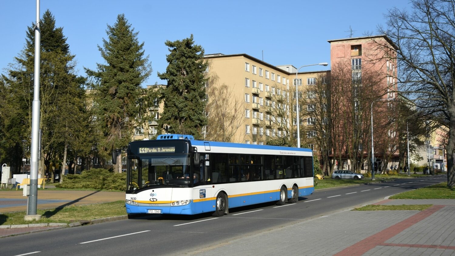 Autobus Solaris Urbino 15 ev. č. 7630 byl posledním dodaným 15m autobusem pro ostravský DP. Jeho flotilu obohatil v roce 2010. (foto: Libor Hinčica)