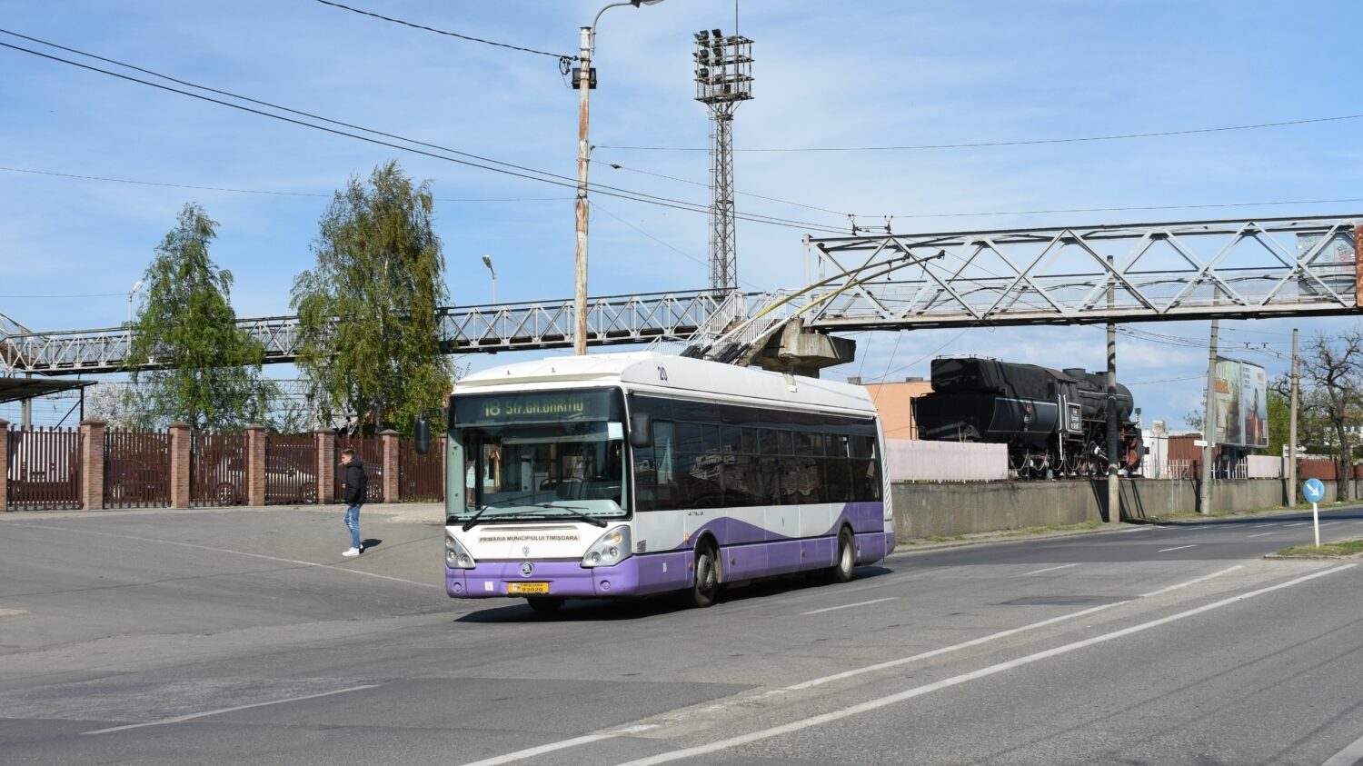 Na snímku z minulého týdne vidíme jeden z temešvárských trolejbusů Škoda 24 Tr. (foto: Libor Hinčica)