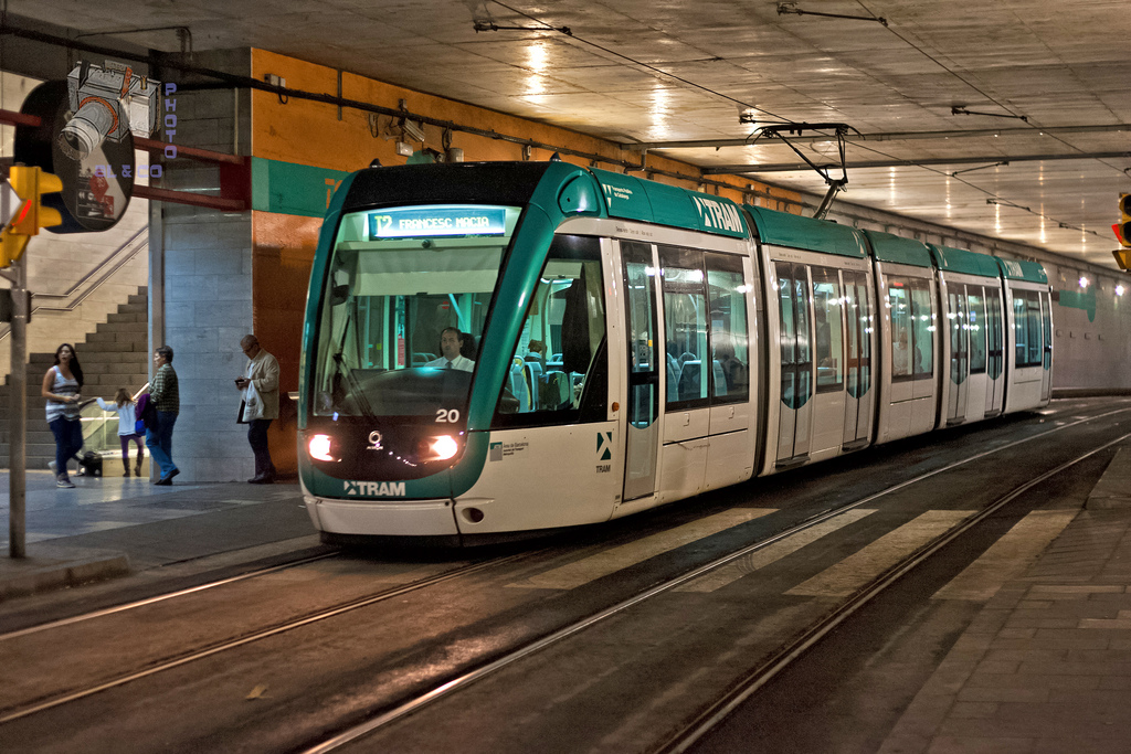 Tramvaj systému Trambaix na snímku z roku 2015. (foto: Jmedina1991/Wikipedia.org)