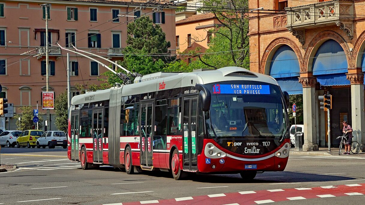 Bologna chce posílit roli trolejbusové dopravy. V plánu nákup 70 parciálních trolejbusů