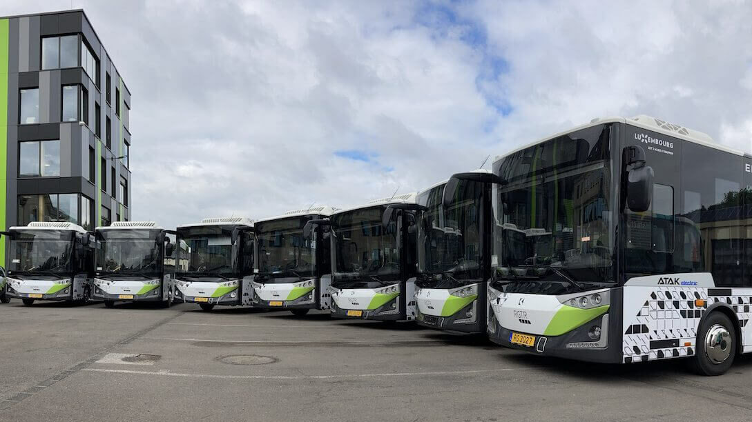 Největší flotila elektrických midibusů v Evropě má být nyní k vidění v Lucembursku ve formě 8,3 m dlouhých vozů e-ATAK z produkce tureckého Karsanu. (foto: Karsan) 
