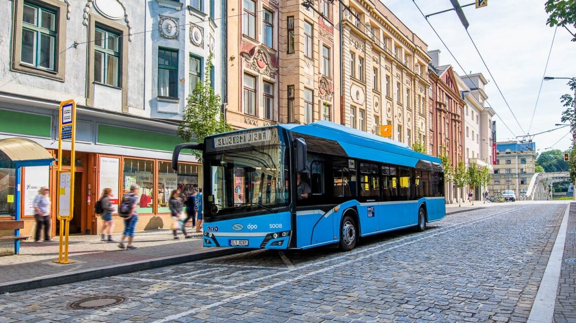 Elektrobusy Urbino 12 electric se dostaly do České republiky nejprve díky prodejům pod značkou Škodovky. Letos Solaris zahájil dodávky prvních vozů ve vlastní režii do Ostravy. (foto: Solaris Bus & Coach)