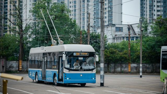 Nový trolejbus na snímku z 21. 7. 2022. (foto: Liao Hui)