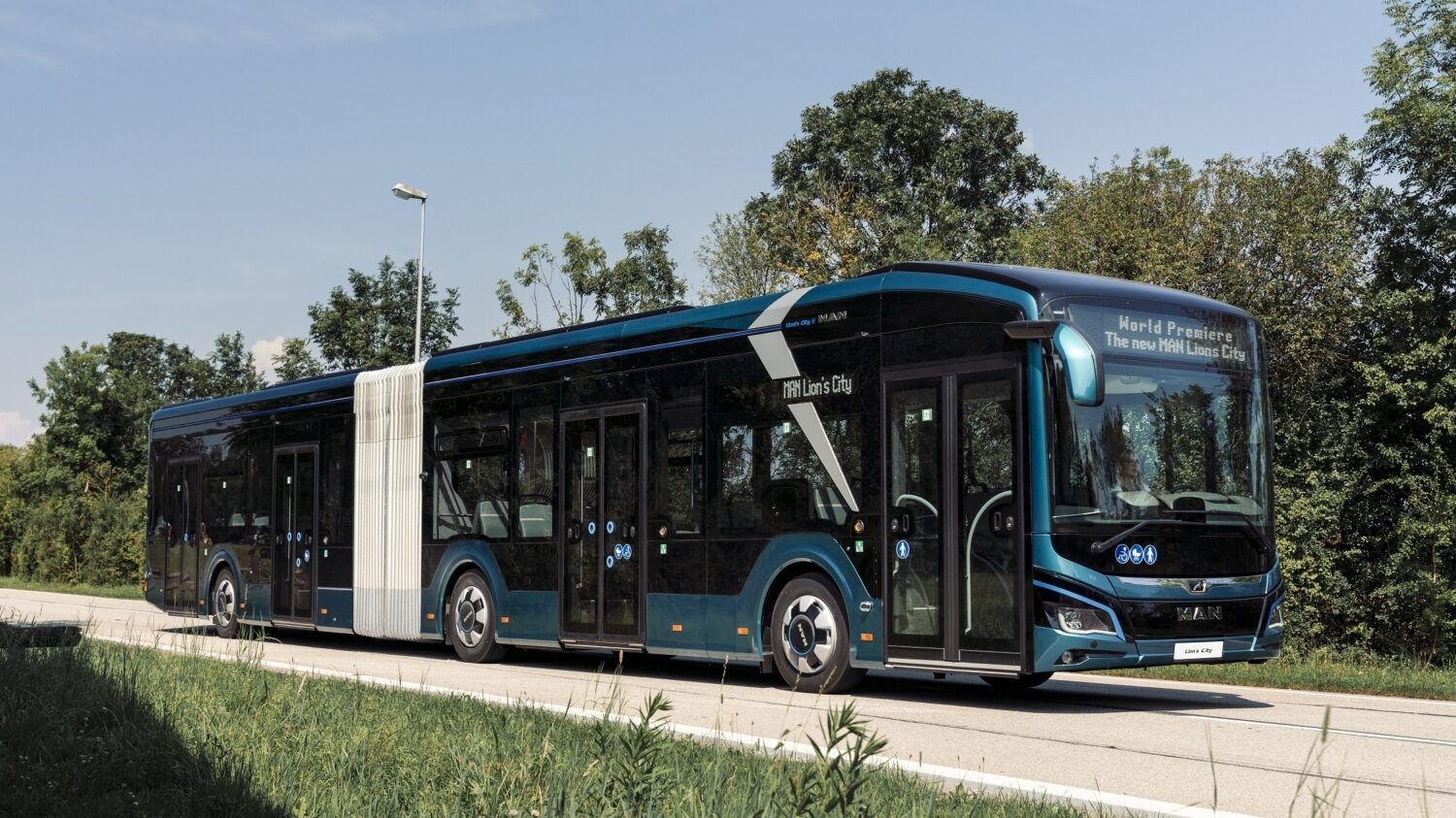 MAN představil kloubový elektrobus v květu 2020, objedávky ale přijímal již o měsíc dříve. (foto: MAN Truck & Bus)