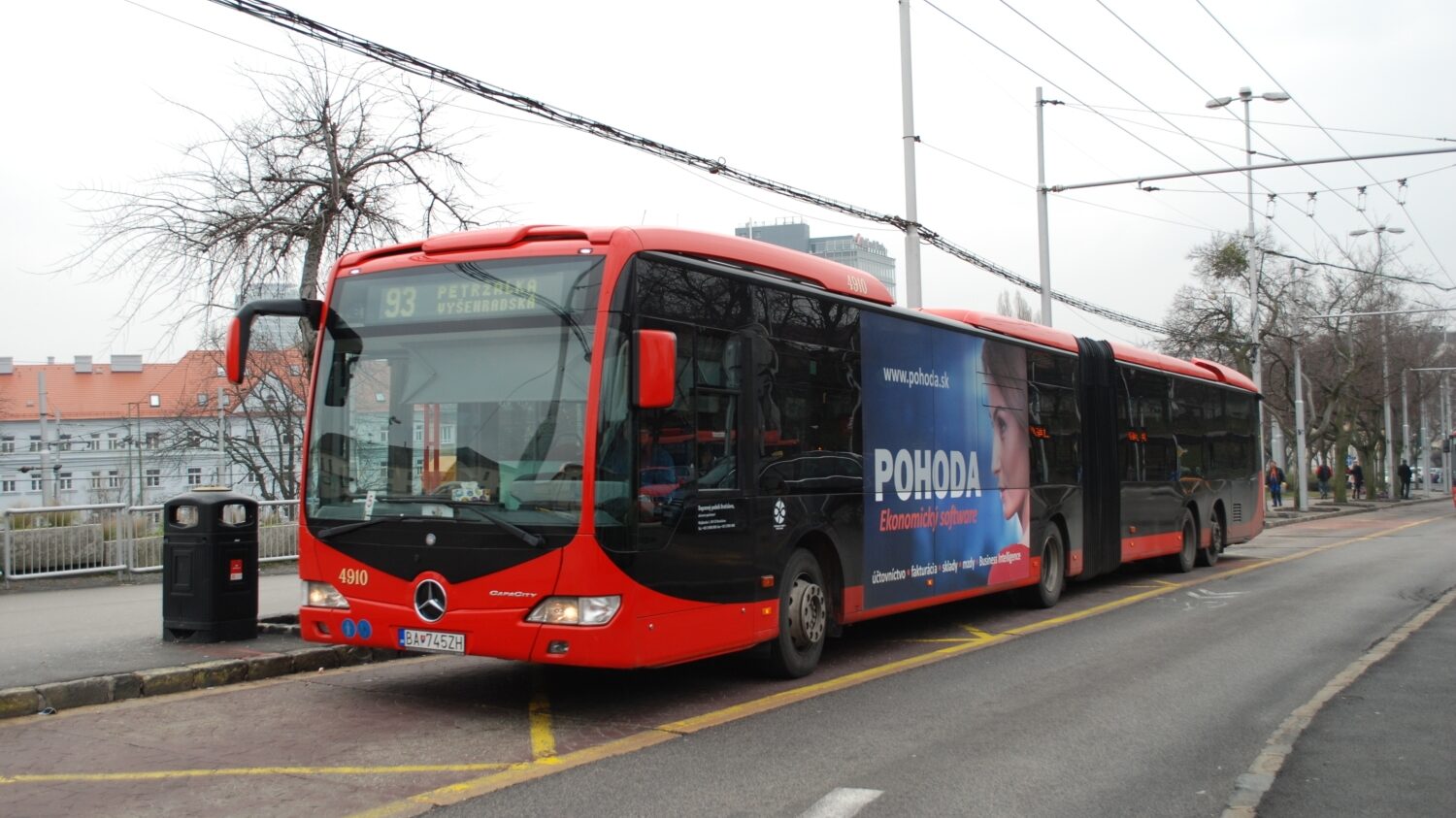 Dodávka nových autobusů by měla mj. umožnit vyřadit z provozu autobusy Mercedes-Benz CapaCity, které byly dodány v letech 2010 až 2012. V provozu je stále i druhý prototyp vyrobený v roce 2005. (foto: Libor Hinčica)
