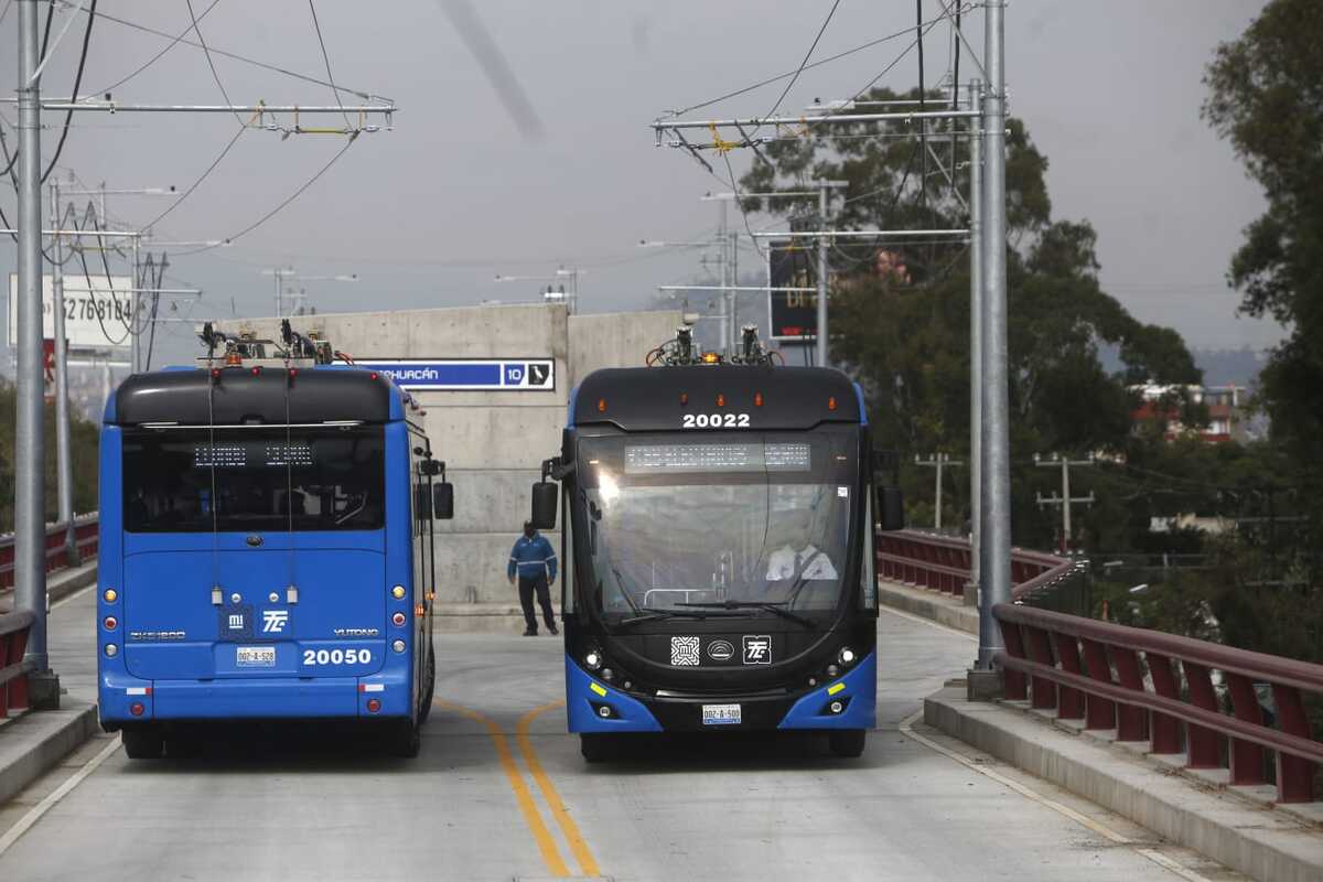 Nadzemní trolejbusový koridor v CDMX slavnostně otevřen. V nedokončeném stavu