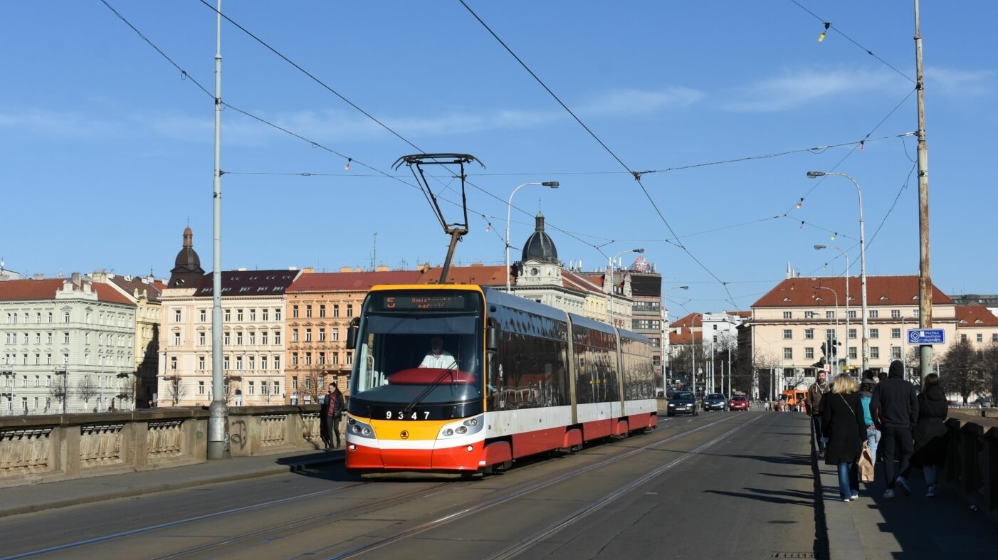 Poslední nové nízkopodlažní tramvaje v podobě modelu Škoda 15T ForCity odebrala Praha v roce 2019. Celkem bylo pořízeno 250 vozů. Nyní Praha plánuje přikoupit 200 nových tramvají. (foto: Libor Hinčica)
