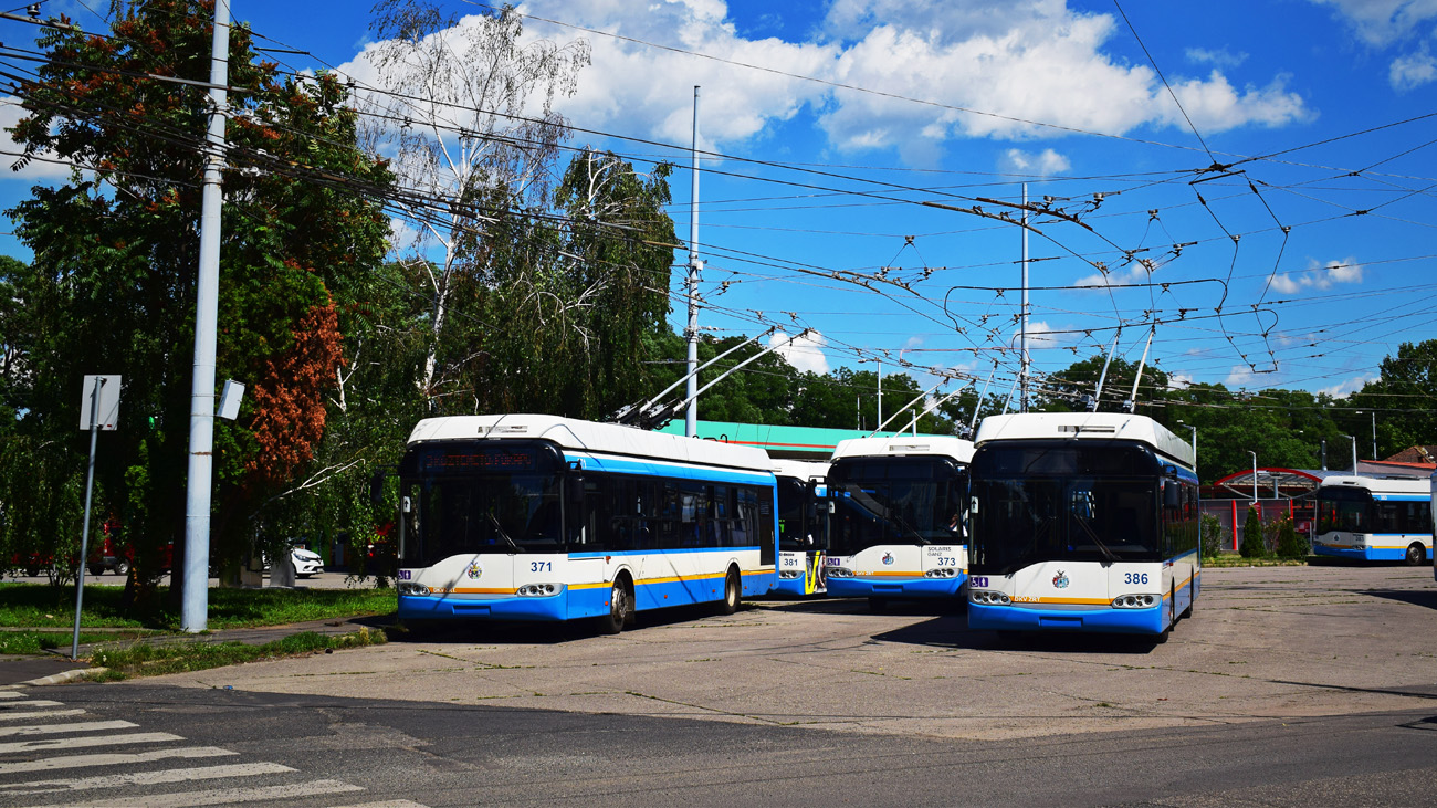 Páteř vozového parku trolejbusů v Debrecenu tvoří vozidla Solaris Trollino z let 2004 až 2006.  (foto: Petr Bystroň)