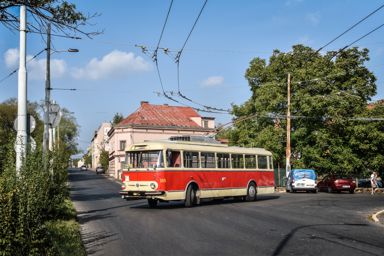 Historický vůz Škoda 9 TrHT ev. č. 105 se dne 15. září 2018 rozjíždí v rámci oslav 66 let trolejbusů od vozovny situované v ulici Emílie Dvořákové. (foto: Honza Tran)