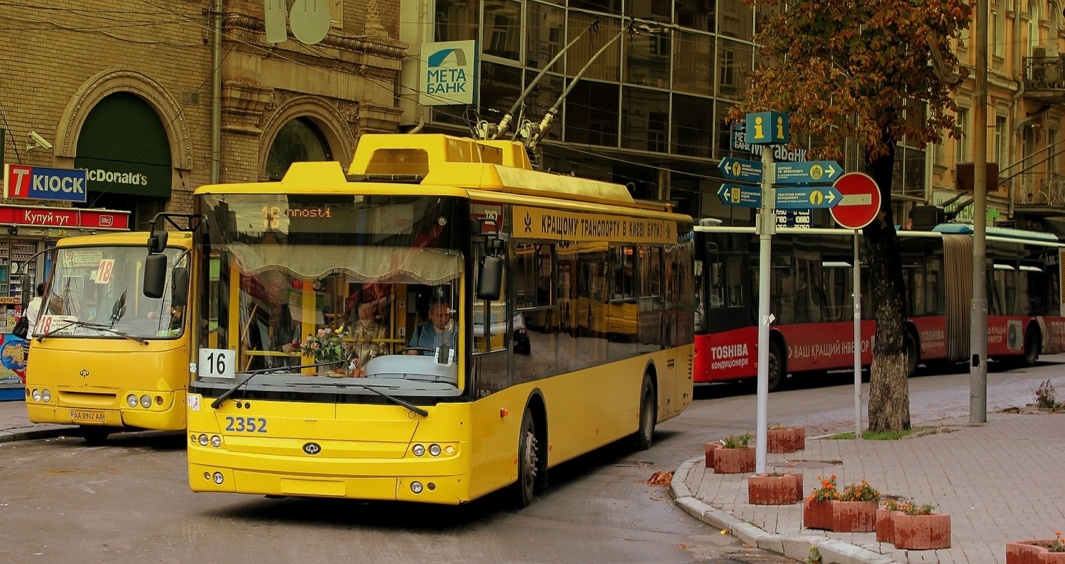 Trolejbusy v Kyjevě na archivním snímku. (foto: calflier001/Wikipedia.org)