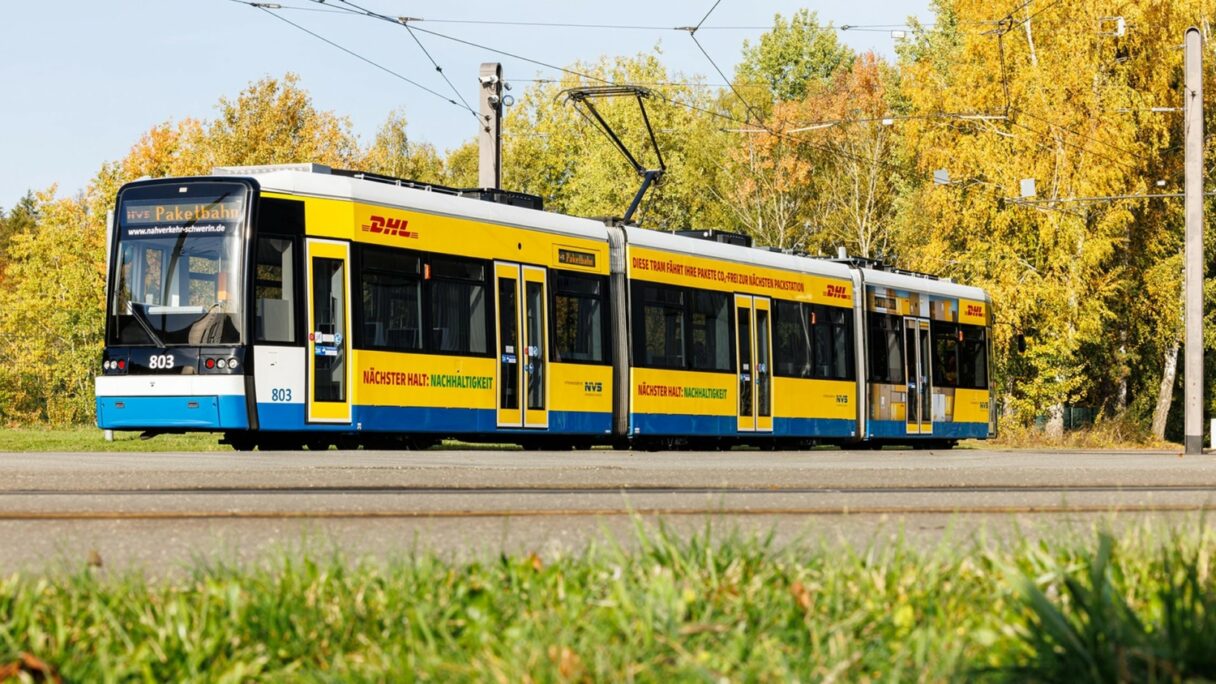 Do Schwerinu se po 40 letech vrátila nákladní tramvaj