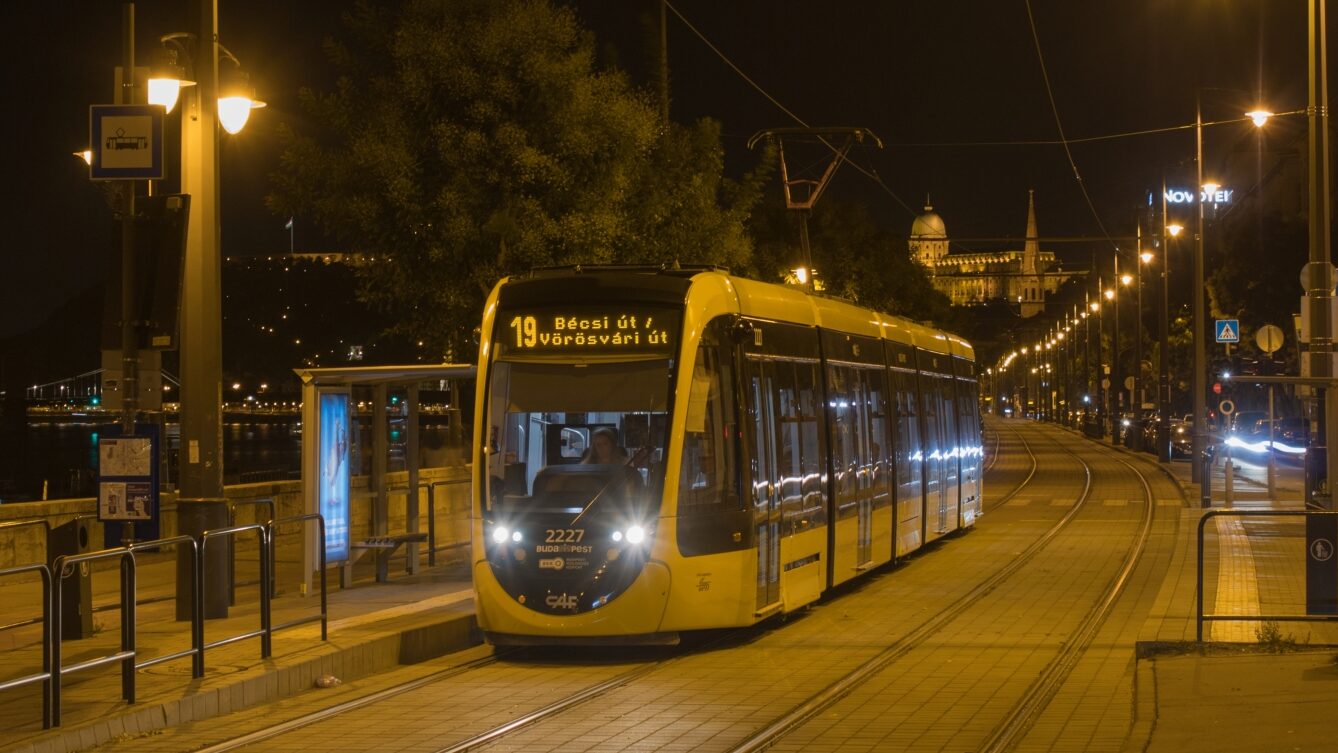 CAF dodá do Budapešti dalších dvacet tramvají CAF Urbos 3 o délce 32 m. (foto: Michal Křivánek)