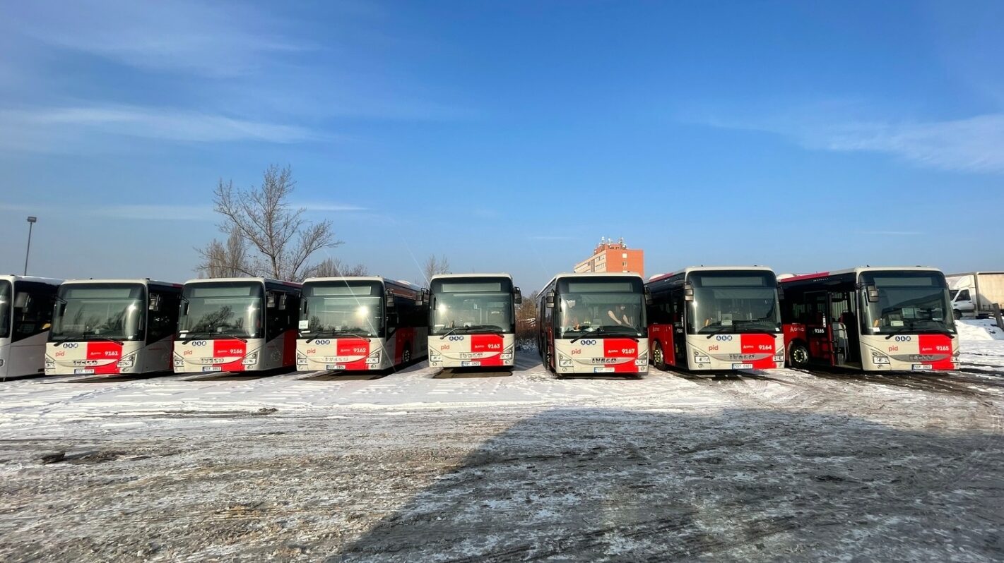 Sedm nových přírůstků ve vozovém parku pražské Arrivy City. (foto: Arriva City)