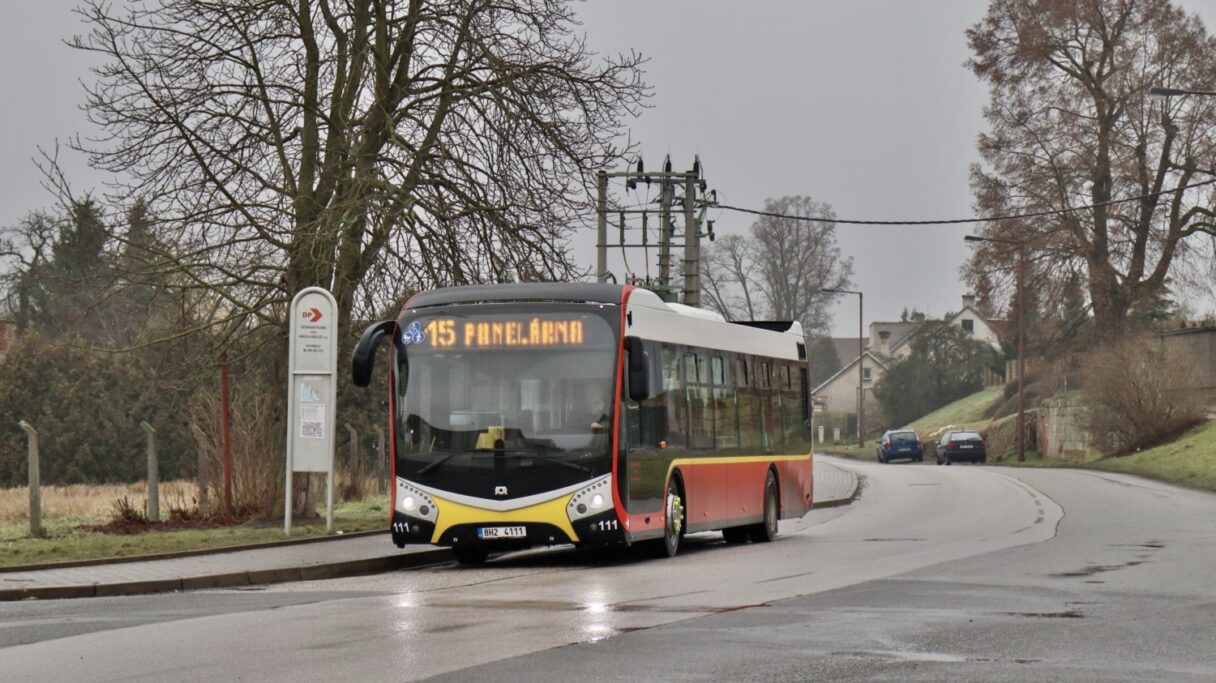 V Hradci Králové vyjel do provozu první z dieselových vozů SOR řady NS