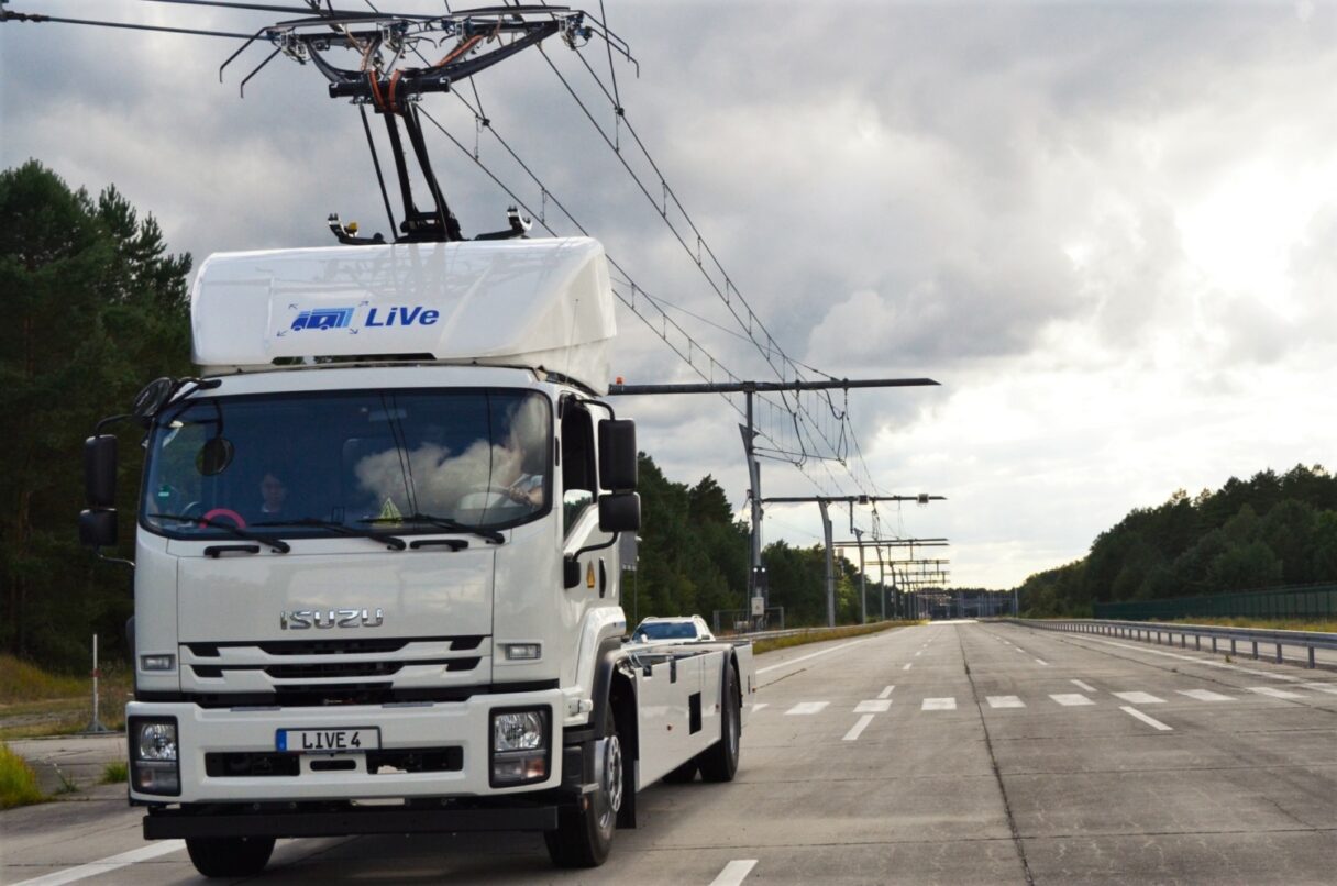 První trolejbus ISUZU. Nákladní