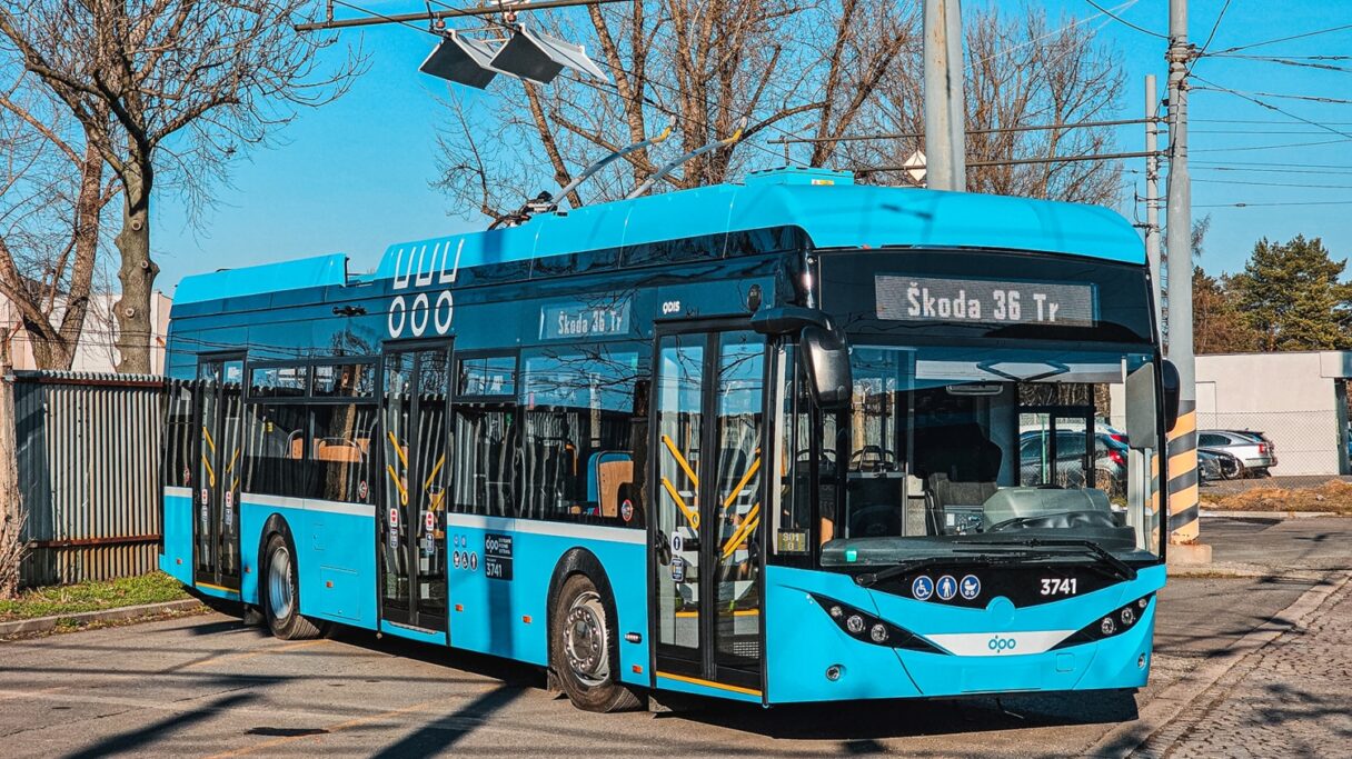 Do ulic Ostravy vyjel 15 000. trolejbus Škoda. Anebo ne?