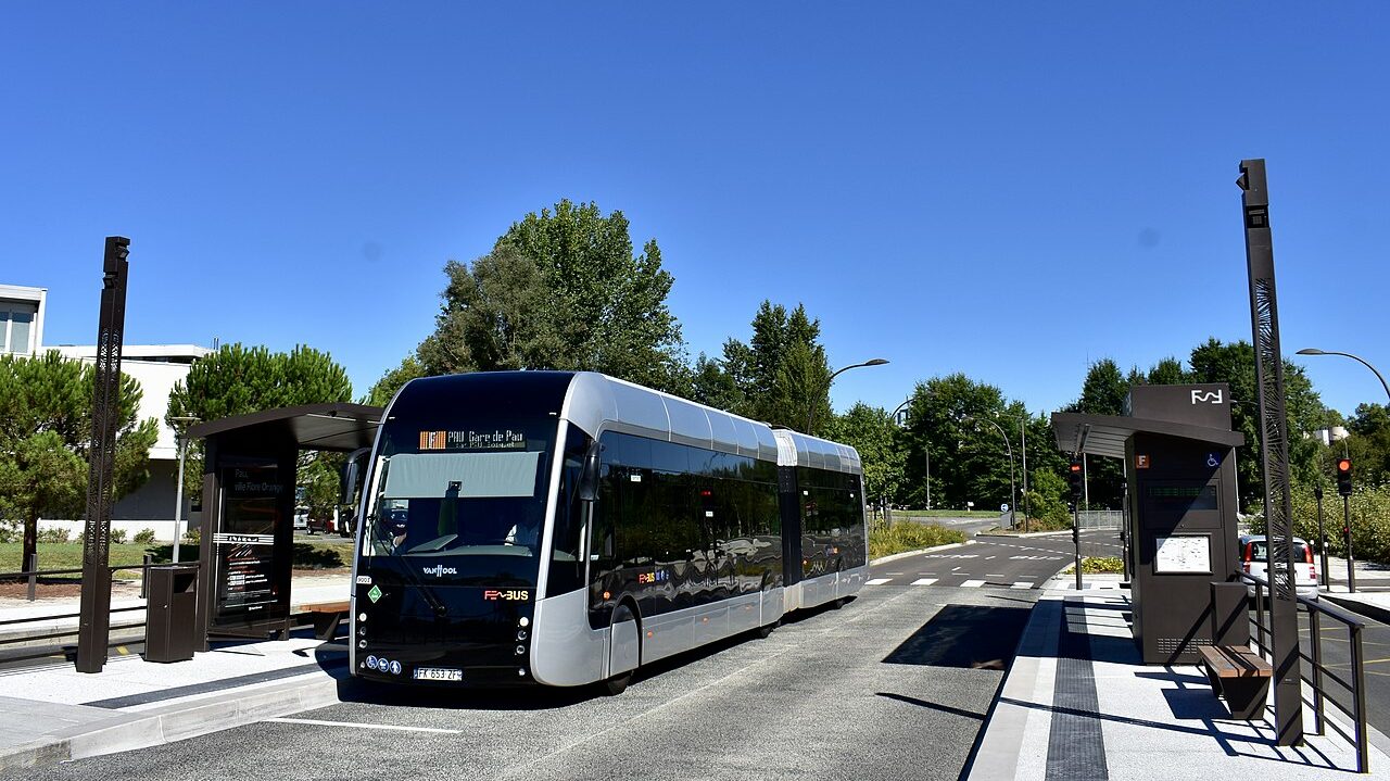 Vodíkový autobus v zastávce Cliniques v srpnu 2020. (autor: Snoopy 31/Wikipedia.org)